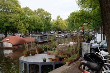 Amsterdam, jardin sur péniche