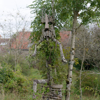 figurine protectrice en bois