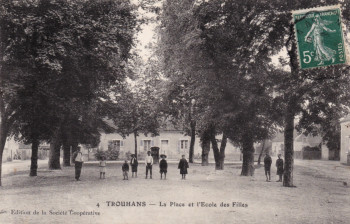 carte postale ancienne de Trouhans - La Place